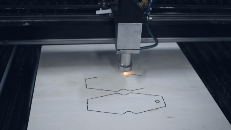 Existe corte a laser para madeira?